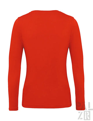 Rotes Langarm-T-Shirt mit Rundhals und gerippten Bündchen.