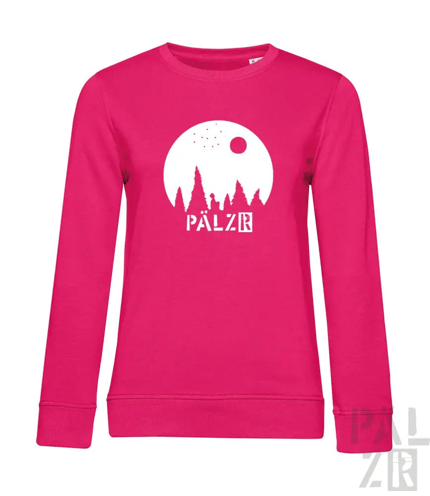 Rosa Sweatshirt mit weißem Grafikdesign, das eine Waldsilhouette und das Wort ’pälzr’ in fetten Buchstaben zeigt.