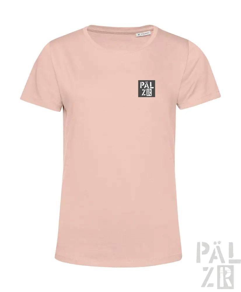 Hellrosa T-Shirt mit ’palzbr’-Logo in Schwarz-Weiß-Design.