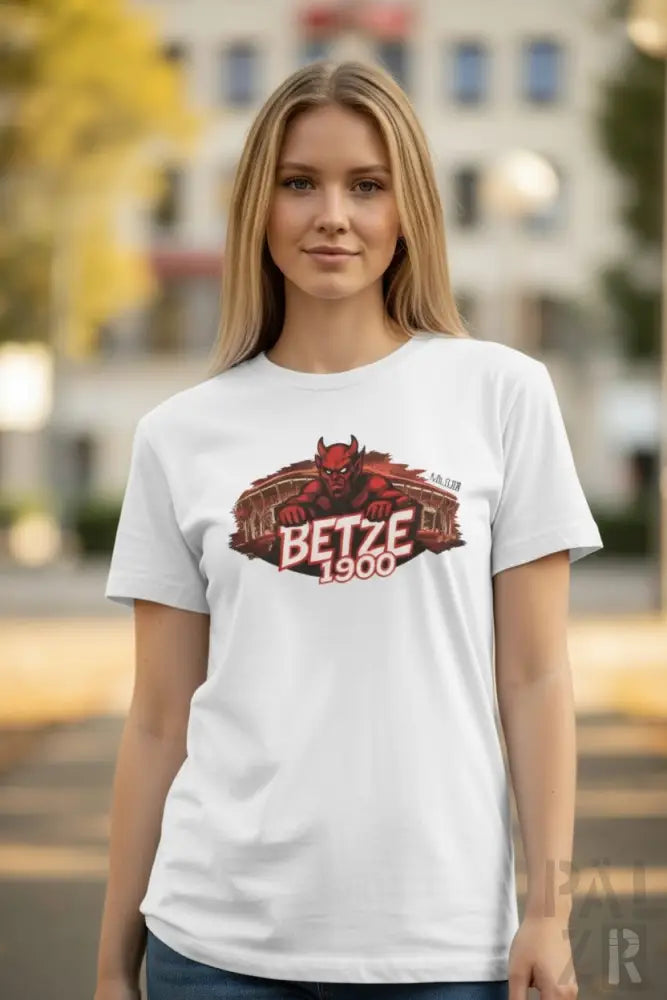 Weißes Baumwoll-T-Shirt mit rotem Teufel-Grafik und Text „betze 1900“ über der Brust