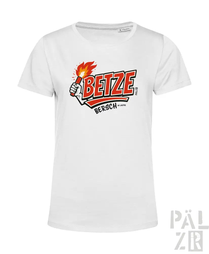 Weißes T-Shirt mit ’betze’-Logo und Flammendesign.