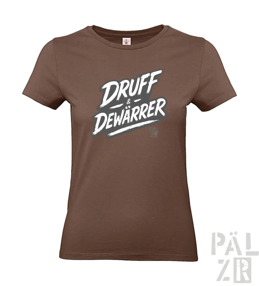 Braunes T-Shirt mit ’druff & dewarrer’-Design in Weiß und Schwarz, aus Baumwolle.