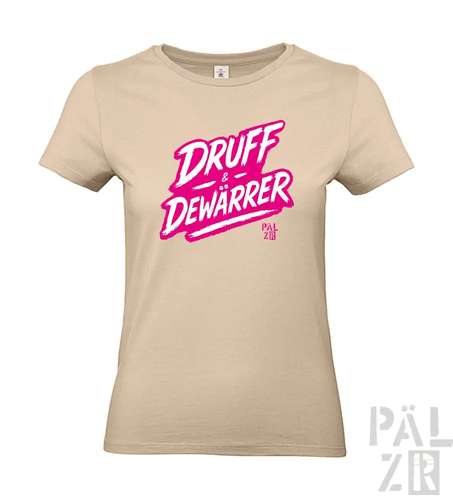Beige T-Shirt mit pinkem und weißem ’druff & dewarrer’ Grafikdesign.