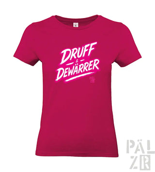 Magenta T-Shirt mit dem Text ’druff & dewärrer’ in weiß und pinkem Design, mit Rundhalsausschnitt.
