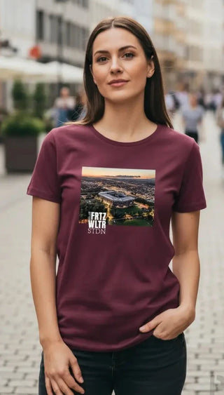 Frauen t-shirt aus baumwolle in maroon mit gedrucktem fritz-walter-stadion siegen motiv und text