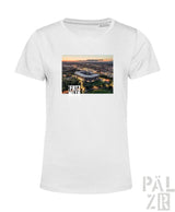 Weißes baumwollfrauen t-shirt mit gedrucktem fritz walter stadion bei sonnenuntergang und fritz walter text