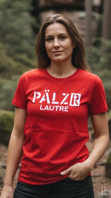 Rotes frauen t-shirt aus baumwolle mit weißem pälzr lautre print in verschiedenen farben