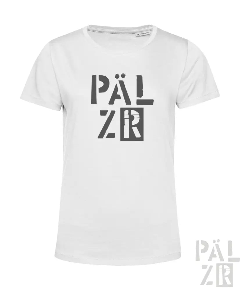 Weißes T-Shirt mit ’pälzr’-Design in schwarzen Buchstaben und einem rechteckigen Logo.