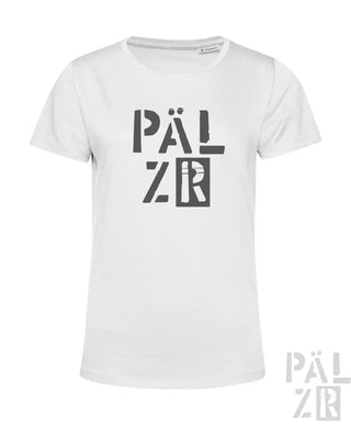Weißes T-Shirt mit ’pälzr’-Design in schwarzen Buchstaben und einem rechteckigen Logo.