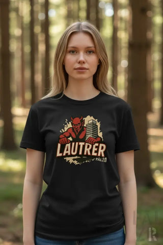 Schwarzes T-Shirt mit grafischem Design, das eine rote, superheldenartige Figur und das Wort ’lautrer’ in fetter, stilisierten Schrift zeigt.