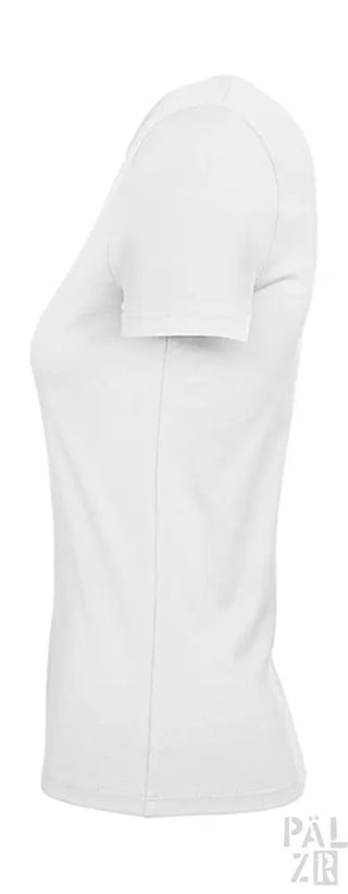 Weißes Nike Dri-Fit T-Shirt mit kurzen Ärmeln und Rundhals.