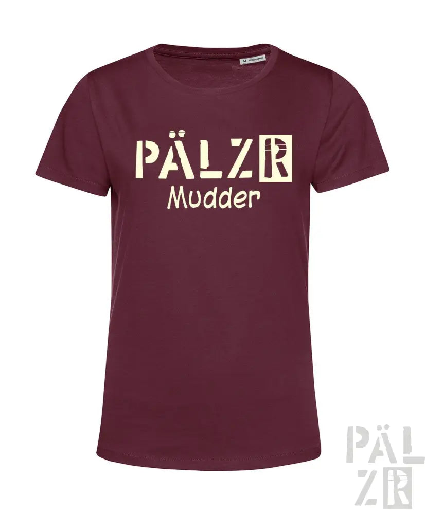 Bordeaux-T-Shirt mit ’pälzr mudder’-Design in cremefarbener und schwarzer Schrift, mit einem quadratischen Logo auf der Brust.