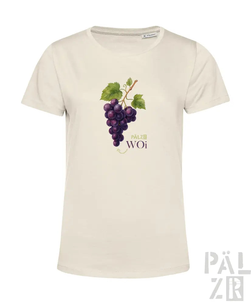 Cremeweiße Bio-Baumwoll-T-Shirt mit einem Grafikmotiv aus lila Trauben und grünen Blättern, das den Text „woi“ in kursiver Schrift zeigt.