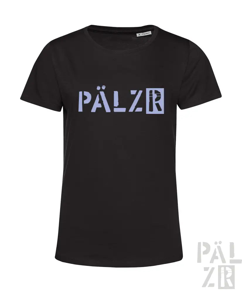 Schwarzes T-Shirt mit ‚pälzr‘-Logo in weißem und lila Design, aus Baumwolle gefertigt.