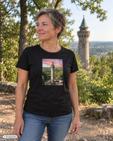 Frauen t-shirt aus schwarzer baumwolle mit fotoprint des humbergturms bei sonnenuntergang