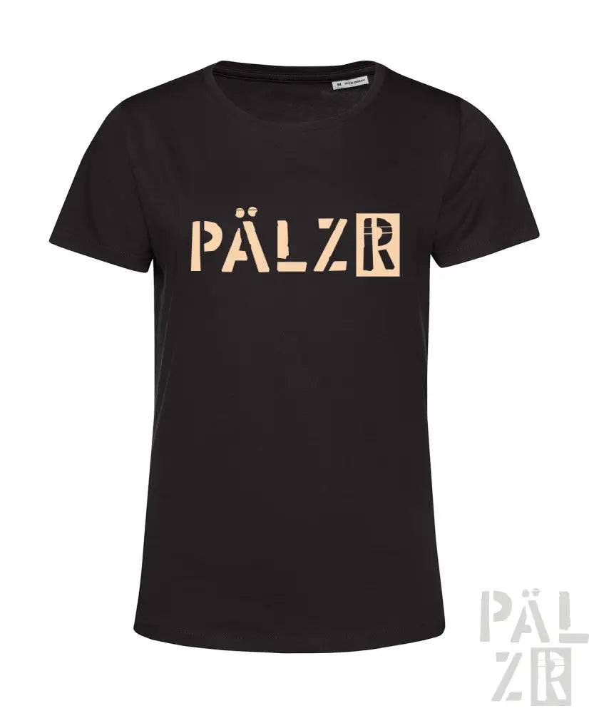 Schwarzes T-Shirt mit ’pälzr’-Logo in Gold- und Weiß-Design, mit einem kleinen Grafikmotiv einer Person auf der rechten Seite.