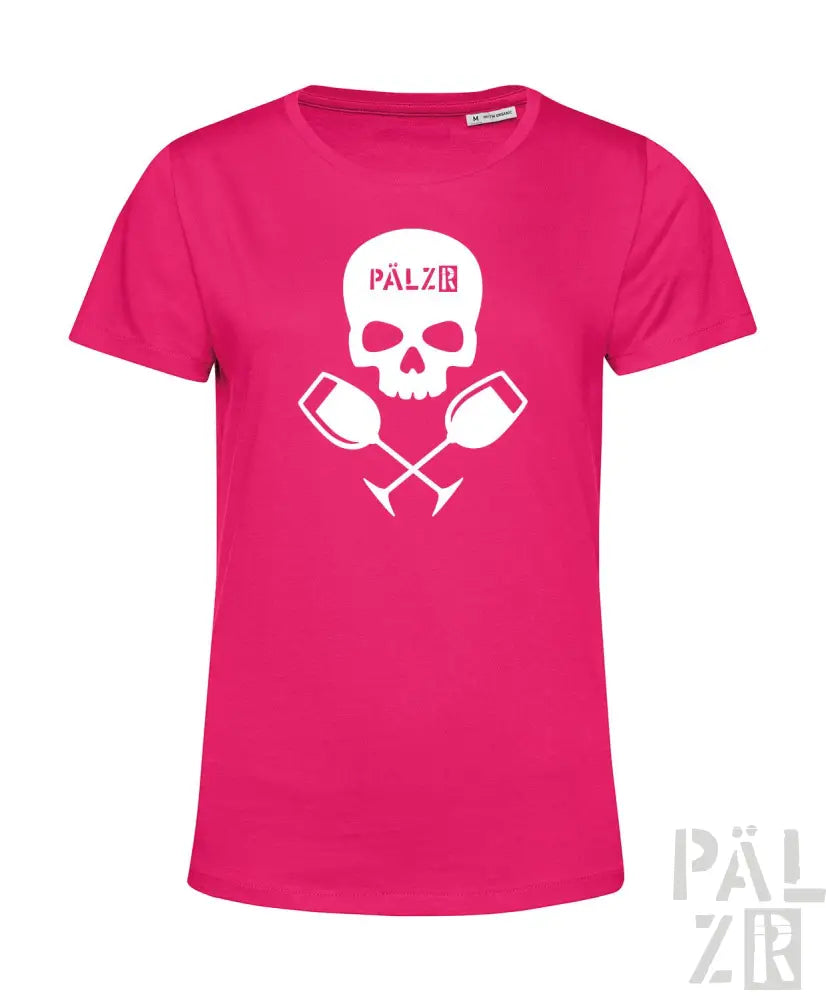 Rosa T-Shirt mit Totenkopf- und gekreuzten Becher-Design, weißer Text „pälzir“ auf der Vorderseite.