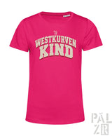 Eine pinke frauen t-shirt mit einem auffälligen cremefarbenen westkurvenkind schriftzug in collegiate schrift