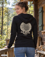 Schwarzer frauen zipper mit weißem baumring design und text auf der rückseite aus gutem holz material