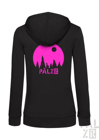 Schwarze Kapuzenjacke mit Reißverschluss und pink-weißem Grafikdesign, das eine Waldsilhouette vor dem Mond zeigt.