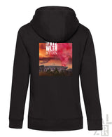 Schwarzer zip-up hoodie frauen mit vibrantem grafikdruck auf der rückseite zeigt stadion und weißen text palz friz wltr stdn