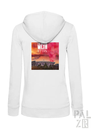 Weißes damen-zipper-hoodie mit lebhaftem stadiongrafikdruck unter orange-rosa himmel und text wltr stdn