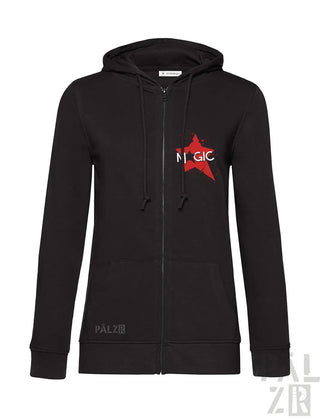 Schwarze Kapuzenjacke mit Reißverschluss, rotem Stern und ’magie’-Textdesign.