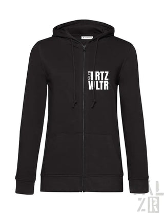 Schwarze Kapuzenjacke mit Reißverschluss und weißem Text-Design.