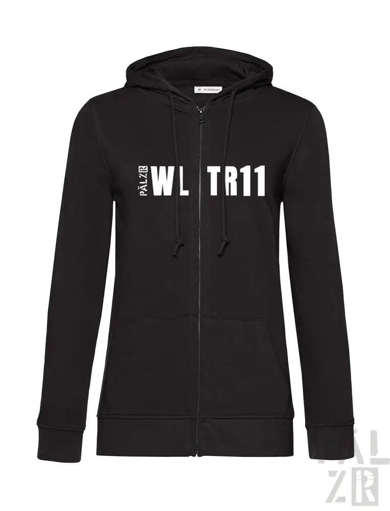 Schwarze Kapuzenjacke mit Reißverschluss und Textdesign „wl tr11“, wahrscheinlich aus Baumwolle oder Polyester-Mischung gefertigt.