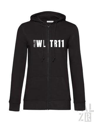 Schwarze Kapuzenjacke mit Reißverschluss und Textdesign „wl tr11“, wahrscheinlich aus Baumwolle oder Polyester-Mischung gefertigt.