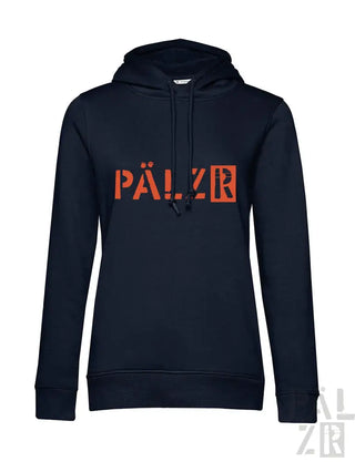 Marineblaues Hoodie mit orange ’pälzr’-Logo und Kordelzügen.