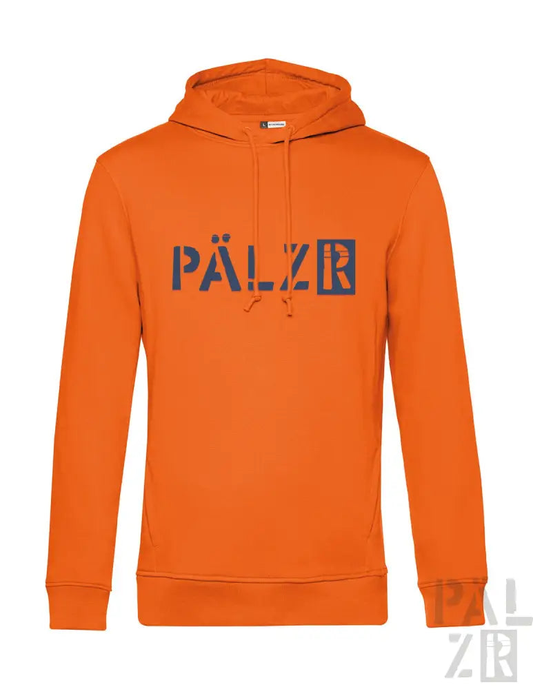 Orangefarbene Kapuzenjacke mit ’pälzr’-Logo in Dunkelblau auf der Vorderseite und kleinem sich wiederholendem Muster desselben Designs auf dem Ärmel.