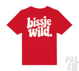 Rote kurzarm kinder t-shirt mit weißem bissje wild retro schriftzug auf der rückseite in verschiedenen farben