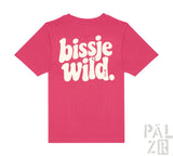 Kindershirt mit rückdruck bissje wild in pink mit retro weißem schriftzug und palz markenname darunter