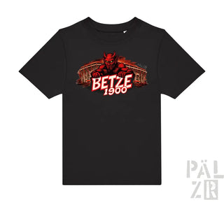 Schwarzes kurzärmliges T-Shirt mit rotem Teufel-Grafik und „betze 1900“-Text sowie Stadion-Motiven.