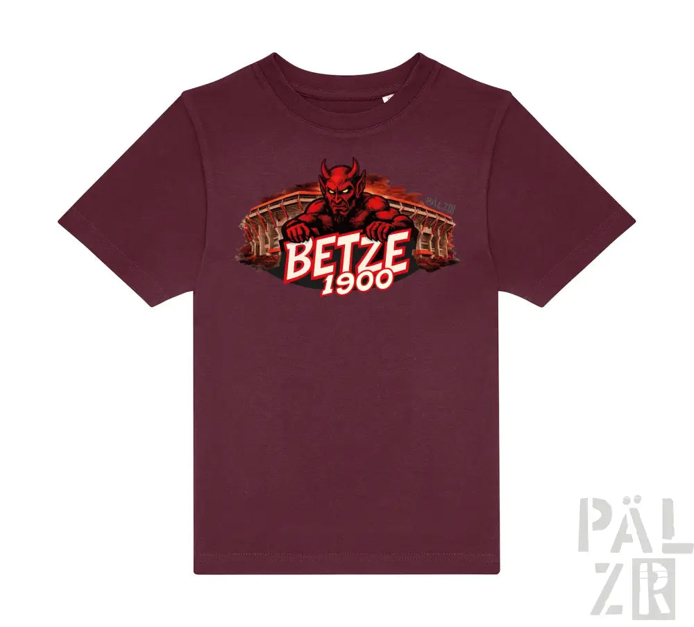 Bordeauxfarbene kurzärmelige T-Shirt mit rotem Teufel-Grafik und ’betze 1900’-Text über einem architektonischen Hintergrund.
