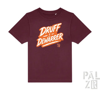 Maroon T-Shirt mit orange- und weißem Textdesign, das ’druff dewarrer’ in einer fetten Schreibschrift-Schriftart zeigt.
