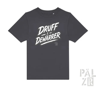 Schwarzes T-Shirt mit weißem ’druff & dewarrer’ Textdesign, kurzen Ärmeln und Rundhals.