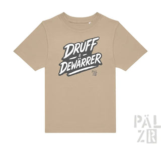 Beige T-Shirt mit ’druff & dewarrer’ Grafikdesign, das eine lässige und verspielte Schriftart aufweist.