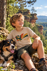 Beiges kurzarmshirt kinder mit buntem stilisiertem vogelmotiv und palzi schriftzug in verschiedenen farben
