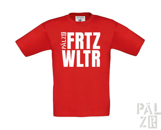 Rotes kinder t-shirt mit kurzen ärmeln und weißen blockbuchstaben fritz und wltr sowie kleinerem pálzer text