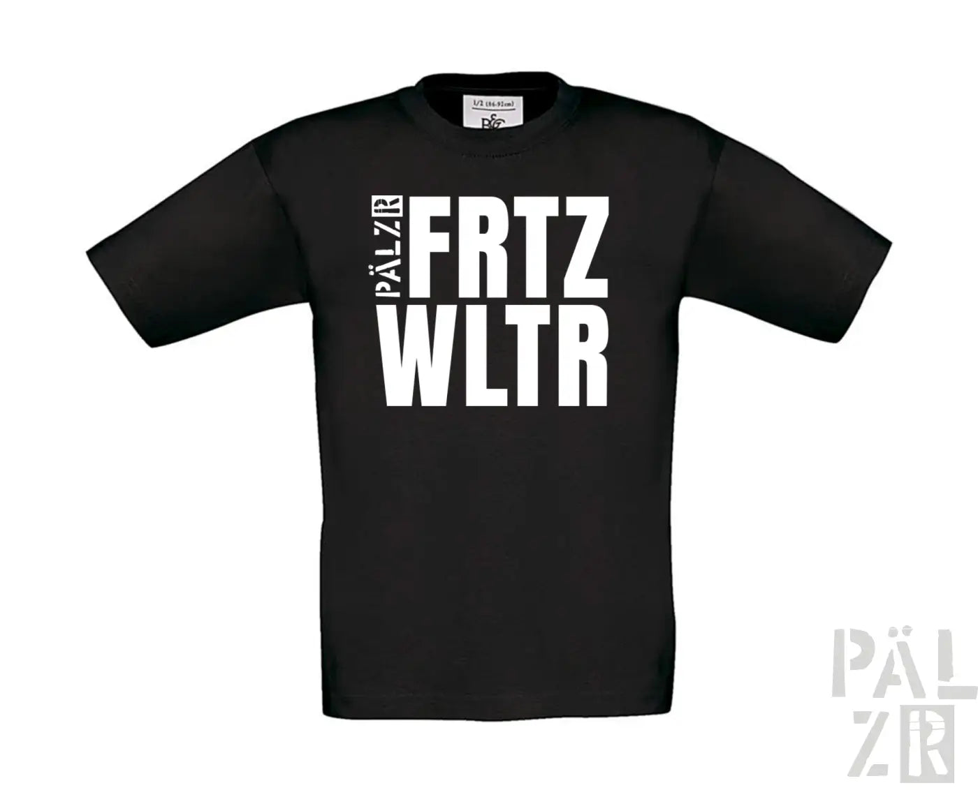 Schwarzes kinder t-shirt mit kurzen ärmeln und weißen blockbuchstaben fritz wltr sowie kleinem pálzr text in verschiedenen farben