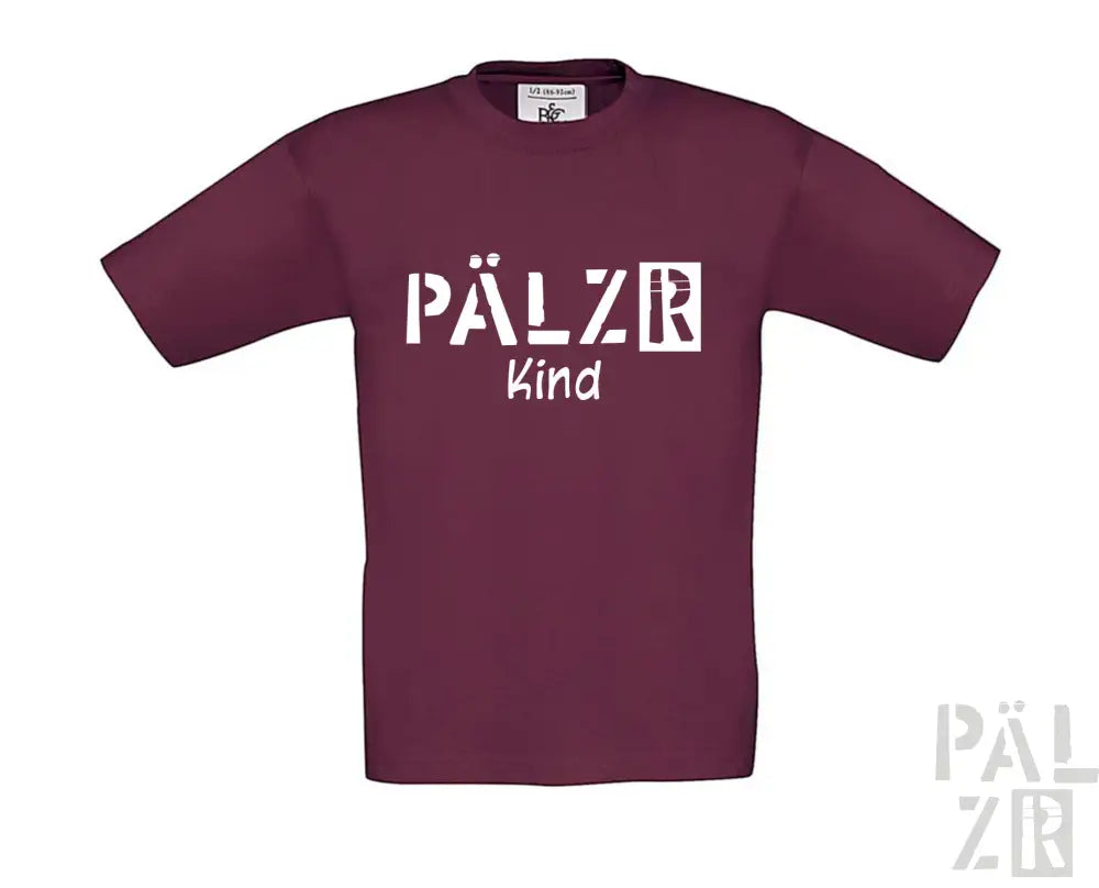 Bordeaux-Farbenes T-Shirt mit ’pälzr kind’-Design in Weiß, Baumwollmaterial.