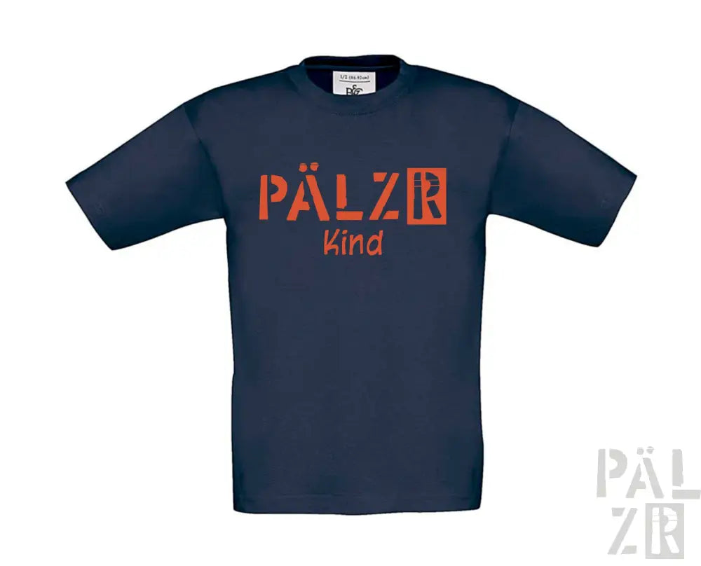 Marineblaues T-Shirt mit dem Text ’pälzr kind’ in Orange und Weiß, mit Rundhals.
