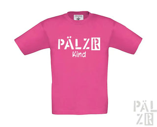Rosa T-Shirt mit Textdesign „pälzr kind“, aus Baumwolle gefertigt.