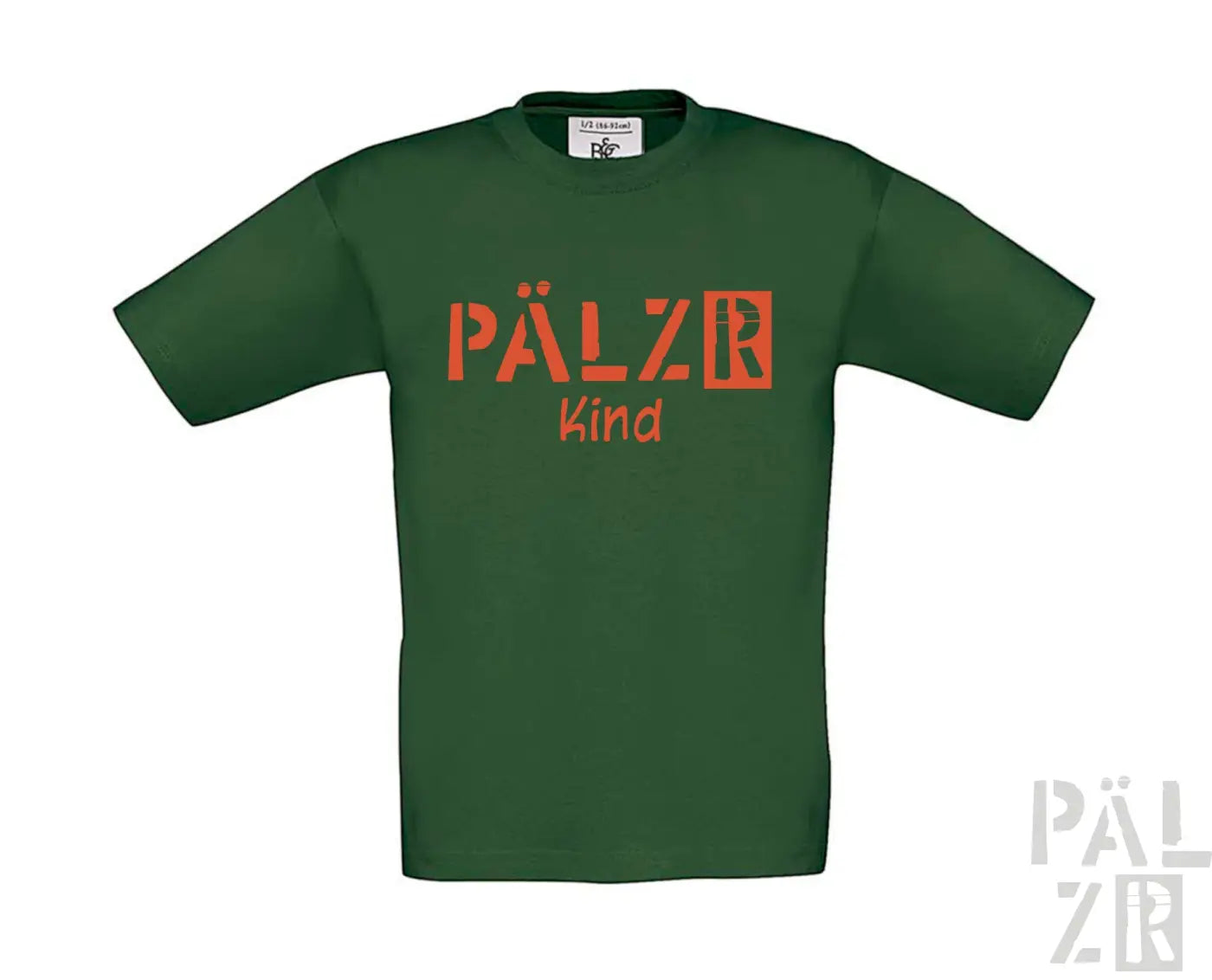 Grünes T-Shirt mit Text ’pälzr kind’ in orange-schwarzem Design, wahrscheinlich aus Baumwolle.