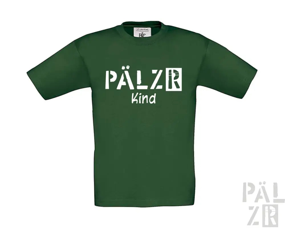 Grünes T-Shirt mit ’pälzr kind’ Design in weißem Text.