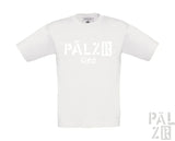 Weißes Baumwoll-T-Shirt mit ’pälzb kind’ Textdesign.