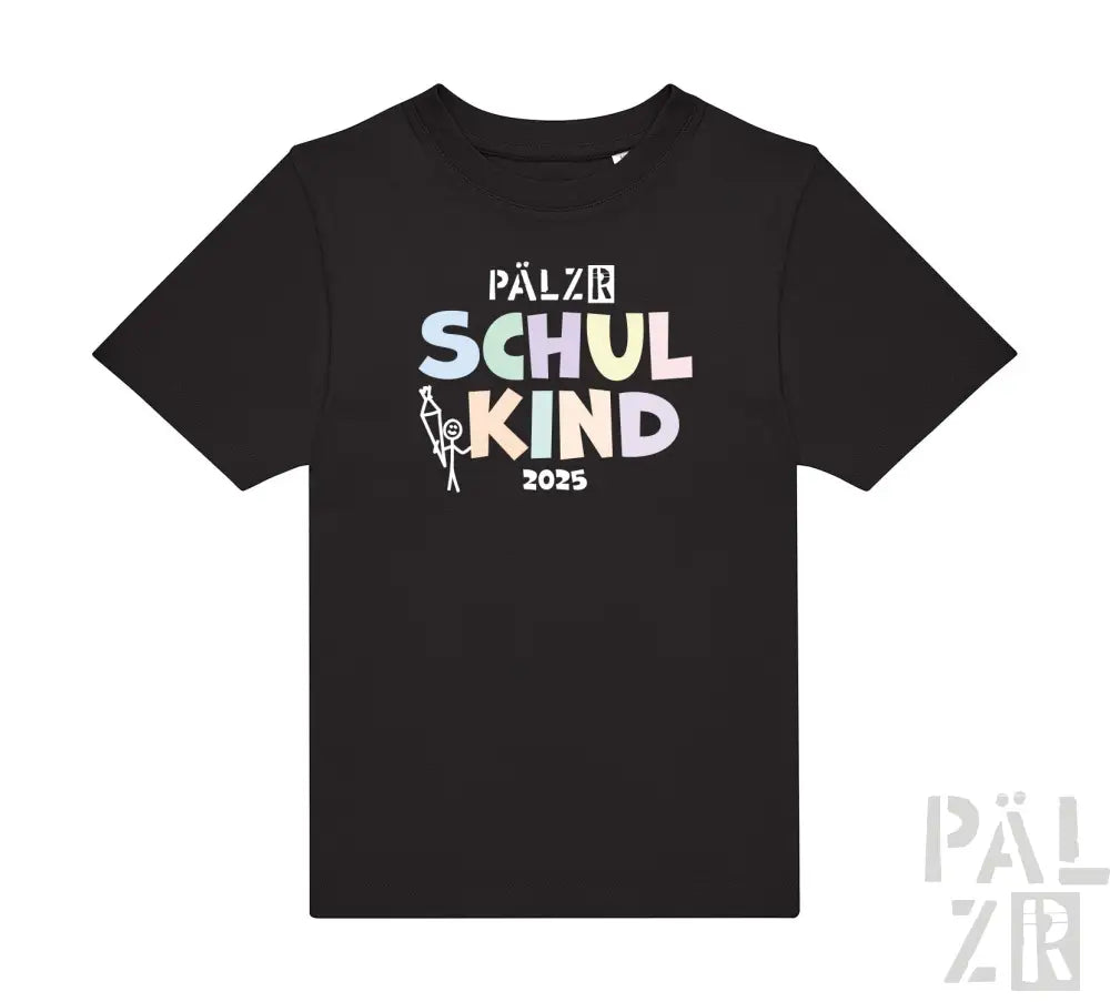 Schwarzes T-Shirt mit farbenfrohem ‘pälzr schulkind 2025’ Grafikdesign.