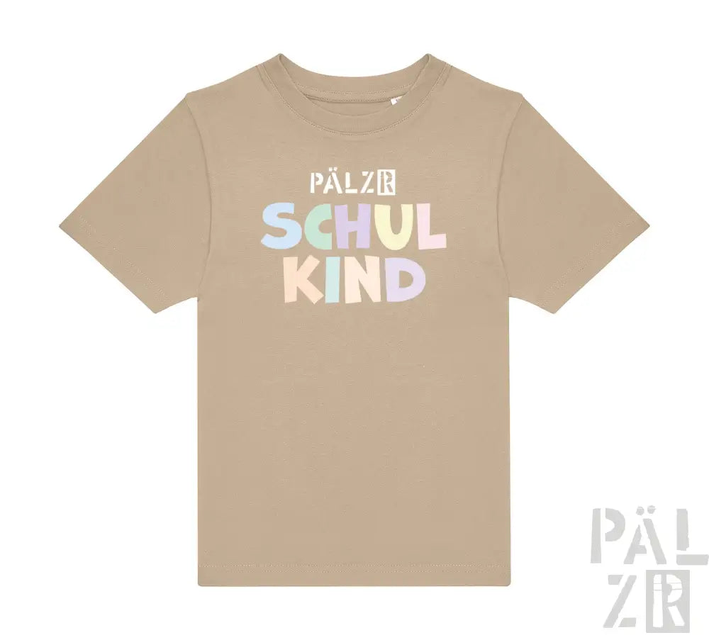 Beige T-Shirt mit Text „pälzr Schulkind“ in Pastellfarben.